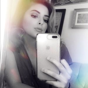 Meet your Posher, Chloe